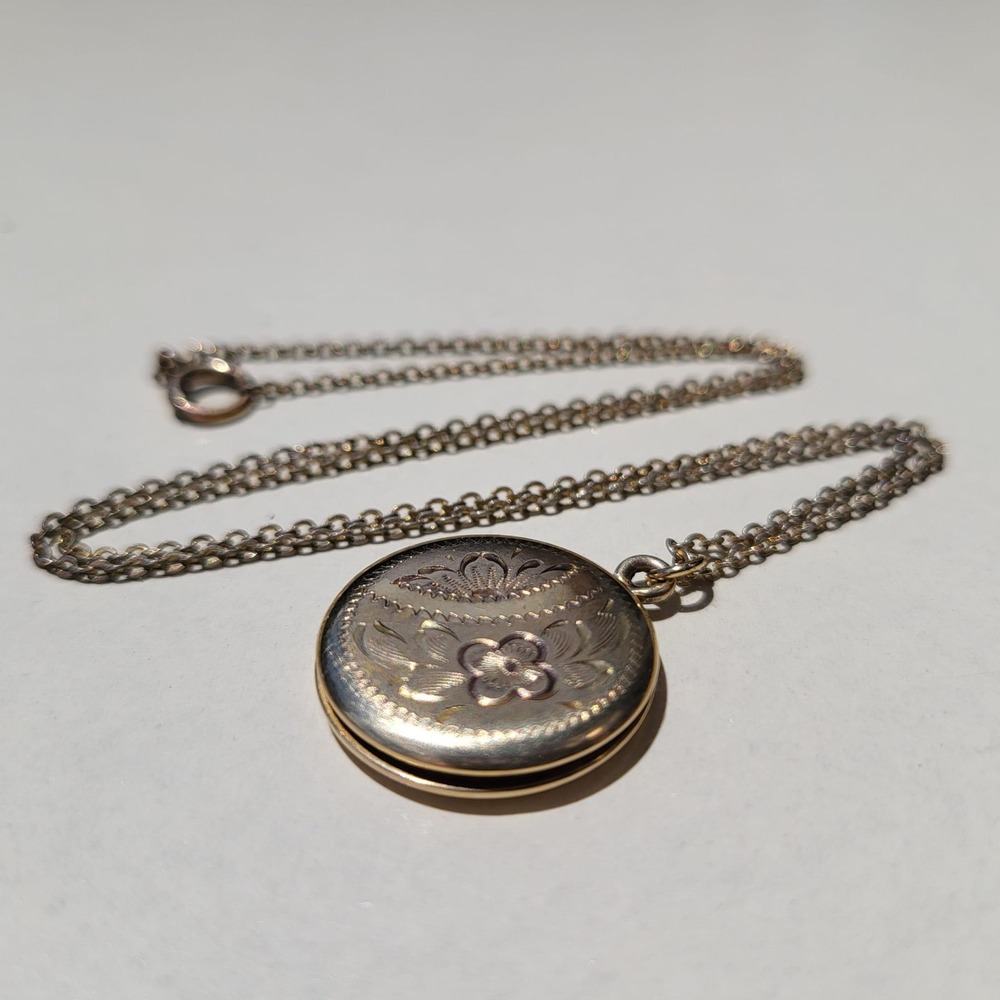 12K Gold Filled Round Floral Etched Locket Necklace Vintage Keepsake - Picture 5 of 11
